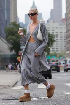 Elsa Hosk Uggs, Ugg Boots Street Style, Elsa Hosk Winter Style, Elsa Hosk Winter, Elsa Hosk 2022, Uggs With Skirt, Ugg Street Style, How To Style Ugg Boots