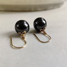 ITEM DESCRIPTION: >> The earrings are made from Solid 14K Yellow Gold. >> Black Pearl in sphere shape is studded on it with utmost precision. >> This is a minimalist design and is absolutely hassle-free and everyday jewelry. Gem: black Pearl Gem size: 12 mm Gem weight: 24.90 carats Gold purity: 14K (58.33% approx.) Gold weight: 0.65 grams Gross weight: 5.63 grams The Gold purity is guaranteed and it comes with authentic 14K gold hallmark. Since these Earrings are handmade, they are Nickel/Lead F Black Pearl Drop Earrings, Black Pearl Jewelry, Drop Earrings Pearl, Black Pearl Earrings, Handmade Jewelry Box, Bezel Earrings, Yellow Gold Earrings, Sphere Ball, June Birthstone