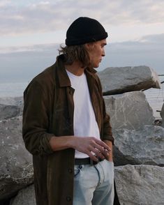 Beanie With Long Hair, Mens Surfer Style, Long Hair Men, Boy Fits, Mens Outfit Inspiration, Men Clothes, Cool Fits, Men Fashion Casual Outfits