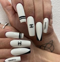 Chanel Nail Designs, Chanel Nails Design Classy, Dior Nails Design, Coco Chanel Nails, Chanel Inspired Nails, Versace Nails, Otoño Nails, Chanel Nail Art, Channel Nails