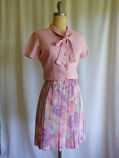 The prettiest 60s vintage skirt in silky pleats A painterly watercolor of pinks, mauves, and aqua shades Wide gathered waistband Exceptional fabric and style Brand: Dorothy Perkins Euro 38 UK 12 US 8 to 10 Measurements: 14 inches across with stretch to 17 inches 21 inches from top of waistband to hem Excellent vintage condition Retro Pink Skirt, Retro Pink Lined Skirt, Vintage Pleated Cotton Skirt, Retro Multicolor Pleated Skirt, Vintage Pleated Pink Skirt, Lilac Watercolor, Pink Lilac, 60s Vintage, Feb 4