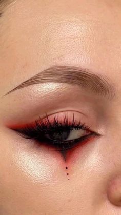 Maquillage Halloween Simple, Teknik Makeup, Halloweenský Makeup, Membentuk Alis, Halloween Eye Makeup, Graphic Makeup, Seni Dan Kraf