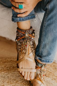 Boho Sandals Bohemian, Bohemian Shoes, Feather Sandals, Boho Chic Bags, Bohemian Sandals, Boho Shoes, Boho Chic Style, Boho Sandals, Boho Feathers