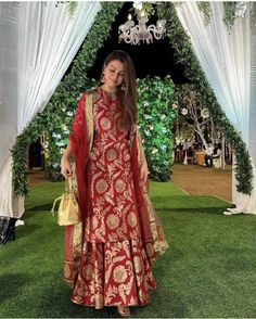 Brocade Outfits Indian, Wedding Party Look Indian, Suit From Banarasi Saree, Brocade Sharara Suit, Banaras Dress Designs, Banarsi Dress Designs, Banarasi Dress Designs, Banarasi Kurti Design, Brocade Suits Indian