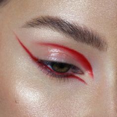 Grafik Eyeliner, Red Eyeliner, Graphic Makeup, Eyeliner Styles, Red Makeup, Male Makeup