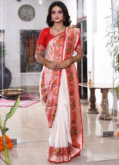 Elegant #white #pure #uppada #silk #saree beautified with plain textured body, which has prettified with #zari and #resham woven #floral designed pallu and border that prettifies the look of the attire. Comes with matching #blouse. भारतीय दुल्हन संबंधी, Durga Pooja, डिजाइनर कपड़े, Draping Styles, Bengali Saree, Saree Wearing, Saree Wearing Styles, Saree Draping Styles, Saree Draping