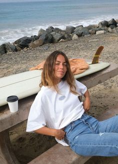 the perfect tee to just do nothing Oversized Tee Outfit, California Winter, Surfrider Foundation, Aloha Vibes, Surf Apparel, Surfer Style, Vintage Hawaiian Shirts, Do Nothing