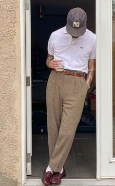 Tan Slacks Men Outfit, Old Money Aesthetic Mens Fashion, Smart Mens Fashion, Decent Men Outfit, Refined Mens Style, Italian Fits Men, Spring Fashion Outfits Men, Grandfather Outfit Men, Mens Style Professional