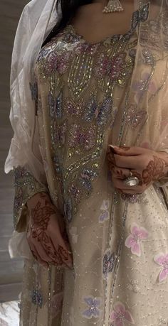 Khaleeji Abaya, Jalabia Styles, Eid Looks, Glamour Look, Desi Dress, Womens Trendy Dresses, Cute Modest Outfits