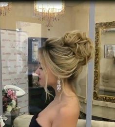 Pageant Hair, Prom Hair Updo, Wedding Bun Hairstyles, Wedding Hair Up, Elegant Wedding Hair, Hair Up Styles, Bridal Updo, Chic Hairstyles