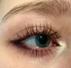 EyelinerHigglighterMascara Brown Hairstyles, Vampire Bride, Make Your Eyes Pop, Hair Color Brown, Ethereal Makeup, Pinterest Makeup