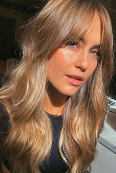 Makeup Tip, Voluminous Hair, Fringe Hairstyles, Brown Blonde Hair, Curtain Bangs, Grunge Hair, Medium Length Hair Cuts, Pretty Hairstyles, Wavy Hair