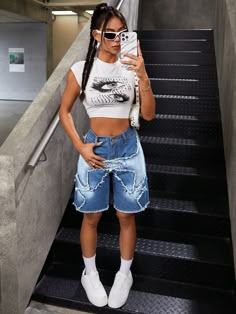 Women Loose-Fit Casual Denim Shorts With Frayed Hem And Patchwork Medium Wash Casual   Denim Figure,Letter,Plain Bermuda Non-Stretch  Women Clothing, size features are:Bust: ,Length: ,Sleeve Length: Jean Short Outfits, Denim Shorts Outfit, Casual Denim Shorts, Shorts Outfits Women, Shein Icon, Streetwear Mode, Streetwear Fashion Women, Mode Inspo, Baddie Outfits Casual