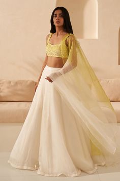 Ombre Dupatta, Haldi Outfits, Simple Lehenga, Organza Lehenga, Ivory Blouse, Indian Dresses Traditional