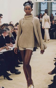 Beverly Peele, Prada Runway, 90s Runway Fashion, Womenswear Fashion, Runway Models, Short Shorts, Looks Vintage, Couture Fashion