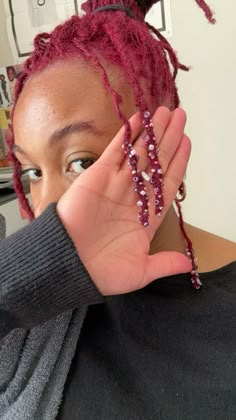 Loc sprinkles Crazy Loc Hairstyles, Locs Sprinkle, Loc Style For Women, Side Loc Styles, Loc Edges, Loc Sprinkles Locks, Blonde And Pink Locs, Shoulder Length Locs Hairstyles, Aniyah Core