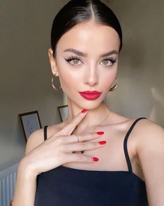 Soft Makeup With Red Lips, All Black Outfit Red Lips, Hazel Eyes Lipstick Lip Colors, Bright Red Lips, Bright Feminine Aesthetic, Subtle Red Lip Makeup, Makeup Ideas With Red Lips, Soft Make Up Look, Red Lips Aesthetic