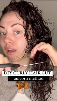 Double Unicorn Haircut Curly Hair, How To Cut My Curly Hair Myself, Diy Haircut Curly Hair, Diy Curly Haircut At Home, Curly Hair With Bangs Round Face, Diy Short Curly Haircut At Home, Curly Haircut Diy, Curly Haircut At Home