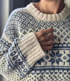 Knit Sweater Pattern Woman, Cute Blue Sweater, Scandinavian Sweater, Surfergirl Style, Mode Crochet, Fall Fits, 가을 패션, Mode Vintage, Looks Style