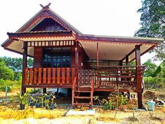 Thai Houses, Modern Bungalow House Plans, Small Beach Houses, Bamboo House Design, House On Stilts, Tiny House Inspiration, Modern Bungalow House, Bamboo House