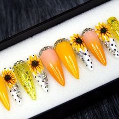 Sunflowers Nails, Nail Yellow, 2022 Nails, August Nails, Sunflower Nails, Nails Yellow, Floral Nail Designs