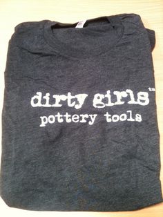 a t - shirt that says dirty girls pottery tools on the front, and white lettering on the back