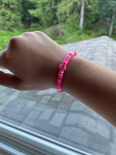 Cute pink smiley face bracelet Summer Bracelets, Pink Lemonade, Cute Bracelets, Smiley Face, Pink Bracelet, Cute Pink, Deck Of Cards, Clay Beads, Baby Pink