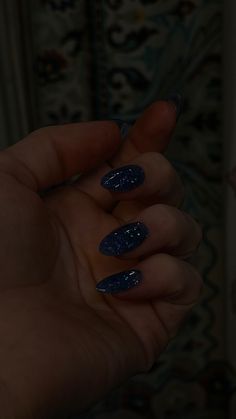 Dark Blue Sparkly Nail Ideas, Midnight Blue Nails Short, Dark Blue Nail Ideas Acrylic, Homecoming Nails Navy Blue, Silver And Blue Nail Designs, Blue Sparkle Nail Designs, Sparkly Navy Blue Nails, Navy Blue Glitter Nails, Navy Prom Nails