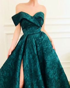 Details  - Pine green color - Taft fabric - Ball-gown style  - Party and Evening dress Teuta Matoshi, Grad Dresses Long, Prom Dress With Train, Princess Prom Dresses, Strapless Prom Dresses, Taffeta Fabric, Party Mode, Gown Style, Dresses Formal Elegant