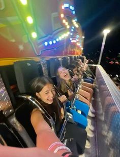 Roller Coaster Pictures Friends, Fake Pics With Friends, Rollercoaster Pictures, Roller Coaster Photos, Rollar Coasters, Rollercoaster Aesthetic, Summer Besties, Pics To Recreate, Summer Vibes Friends