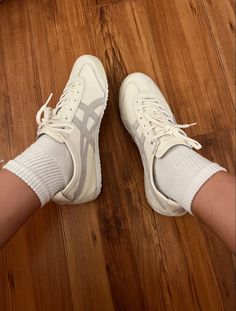 Minimalist Sneakers, Mexico 66, Pretty Shoes Sneakers, Japan Outfit, Outfits With Converse, Hype Shoes