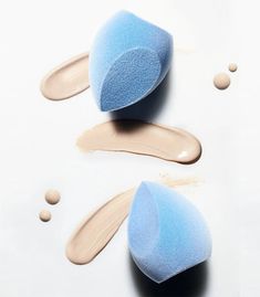 JUNO Original Microfiber Velvet Sponge provides a natural, airbrushed finish. Made with velvet-soft microfiber bristles and a slanted edge for controlled stippling, providing fast, buildable coverage. Airbrush Foundation, Types Of Makeup, Soft Makeup, Beauty Magazine, Professional Makeup Artist, I Love Makeup