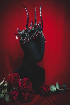 hazbin hotel lilith crown, gothic crown suitable for dark, gothic looks and much more, ideal for a super look, with set stones and fiery gems. Very light and resistant Hazbin Hotel Lilith, Elf Tiara, Dark Alice In Wonderland, Black Tiara, Gothic Crown, Gothic Hairstyles, Crown Black, Gothic Looks, Red Crown