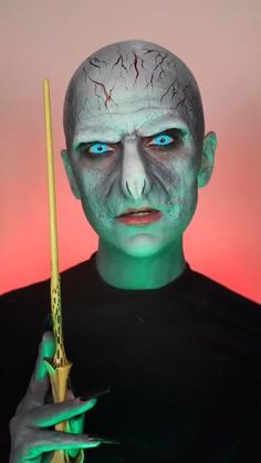 Voldemort Face Paint, Voldemort Makeup, Voldemort Costume, Villain Makeup, Disney Villains Makeup, Halloween Maquillage, Harry Potter Voldemort, Cute Halloween Makeup