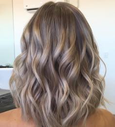 Pinterest jessicavanraalt instagram jessica_vanraalte Short Wavy Hairstyles, Dunner Wordend Haar, Balayage Blonde, Wavy Hairstyles, Cool Blonde, Medium Long Hair, Short Wavy Hair, Long Bob Hairstyles, Short Wavy