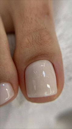 Old Money Aesthetic Pedicure, Nails Pedicure Summer, Pedi Nail Colors, Ivory Pedicure, Pedicure Nails 2023, Classy Toenail Colors, Cream Pedicure Color, Aesthetic Pedicure Ideas, Feet Nails Ideas Aesthetic