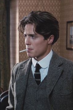 Hugh Grant Maurice, 90s Haircut Men, Maurice 1987, 90s Hairstyles Men, 90s Haircuts, 90s Men, 90s Hairstyles, Slicked Back Hair