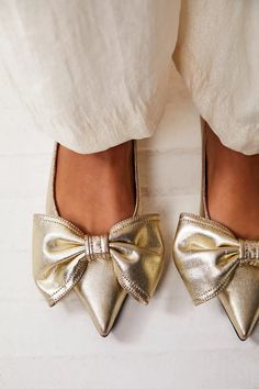 shoes; heels; clogs; loafers; platform; platform heels; trendy shoes; boots; free people; ballet flats; fall outfits; fall shoes; gold; metallic; gold flats; bow shoes; bow ballet flats; bow flats; gold bow flats; pointed toe flats; embellished; Dream Shoe, Upcoming Fashion Trends, Giant Bow, Bow Applique, Flirty Tops, Ballerina Shoes Flats, Girly Shoes, Bow Flats