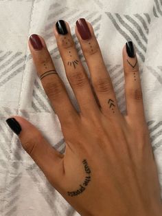 Dot Finger Tattoos For Women, Native Finger Tattoos For Women, Handpoke Finger Tattoo, Finger Dot Tattoo Meaning, Tattoo Manos Mujer, Minimalist Hand Tattoos For Women, Mini Tat Ideas, Dainty Finger Tattoos For Women, Finger Tats For Women