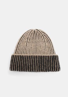 Our favourite accessory come winter? The trusty beanie. Which is why we made our ultra-soft Denver available in a whole range of colours – including this two-tone striped version. Its wide, turned-up cuff gives it an extra dose of comfort. Beanie Black, Striped Beanies, Black Camel, Knitted Beanie, Winter Fits, Knitting Accessories, Knit Beanie, Knitting Projects