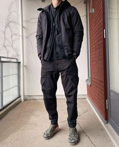 Techwear jacket + Tacital pant Techwear Men, Techwear Jacket, Techwear Streetwear, Japanese Street Wear, Tech Wear Fashion, Tech Wear, Techwear Fashion, Black Minimal, All Black Fashion