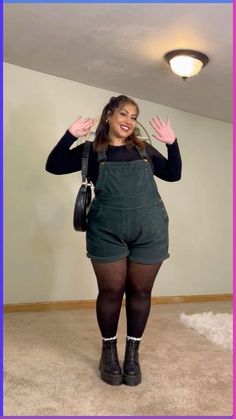 Size 26 Plus Size Fashion, Overalls And Tights, Styling Overalls Plus Size, Plus Size Short Overalls Outfit, Short Overalls With Tights, Plus Size Outfits Aesthetic Grunge, Plus Overalls, Plus Overalls Outfit, Plus Size Tourist Outfits