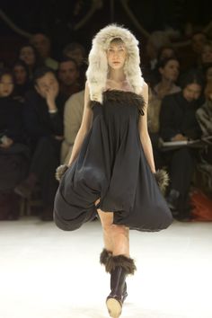 Japanese Fashion Designers, Crinoline Skirt, Vogue Fashion, Yohji Yamamoto, Fashion Shows, Celebrity Fashion, Japanese Fashion, Military Fashion, Runway Fashion