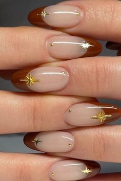 Ren Fair Nails, Almond Nail Inspo Winter, Red Celestial Nails, Aesthetic Fall Nails Short, Simple Earthy Nails, Fall Simple Nail Designs, Phoebe Bridgers Nails, Maroon And Gold Nails Design, Gel X Nail Designs Fall