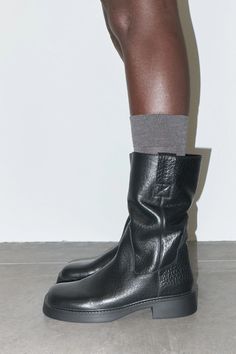 Aron Black Boots Shoes Editorial, Combat Boot Outfit, Biker Aesthetic, Aesthetic Shoes, Biker Boots, Crazy Shoes, Stylish Shoes, Types Of Shoes