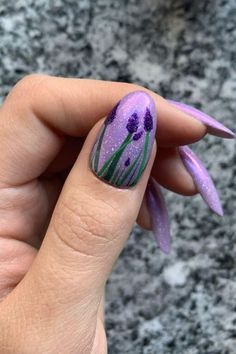 Ursula Goff is a hairdresser from in Kansas who makes amazing nature-inspired hairstyles. We’ve previously highlighted some of Ursula’s designs inspired by famous paintings, and now she’s back with a slew of new ones. Nail Art Pictures, Floral Nail Designs, Painted Nail Art, New Nail Art