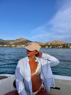 Neutral Outfit Aesthetic, Fashion Inspo Spring, Ralph Lauren Hat, Beachy Outfits, Summer Poses, Summer Picture Poses, Bella Hadid Outfits, Beach Fits, Beach Pictures Poses