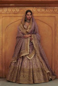 Beautiful Lehengas, Pakistani Clothes, Indian Bride Outfits, Traditional Indian Dress, Red Lehenga