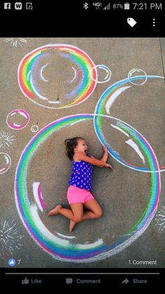 Interactive Chalk Art, Back To School Sidewalk Chalk Ideas, Chalk Ideas Easy, Sidewalk Chalk Art Ideas, Chalk Photography, Chalk Photos, Chalk Activities, Fun Chalk Art, Chalk Ideas