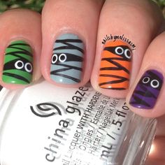 Kids Halloween Nails Easy, Halloween Fingernails Designs, Mummy Halloween Nails, Kids Halloween Nail Designs, Halloween Nails Kids, Medium Almond French Tip, Halloween Pedicure, Diy Halloween Nails, Mummy Nails